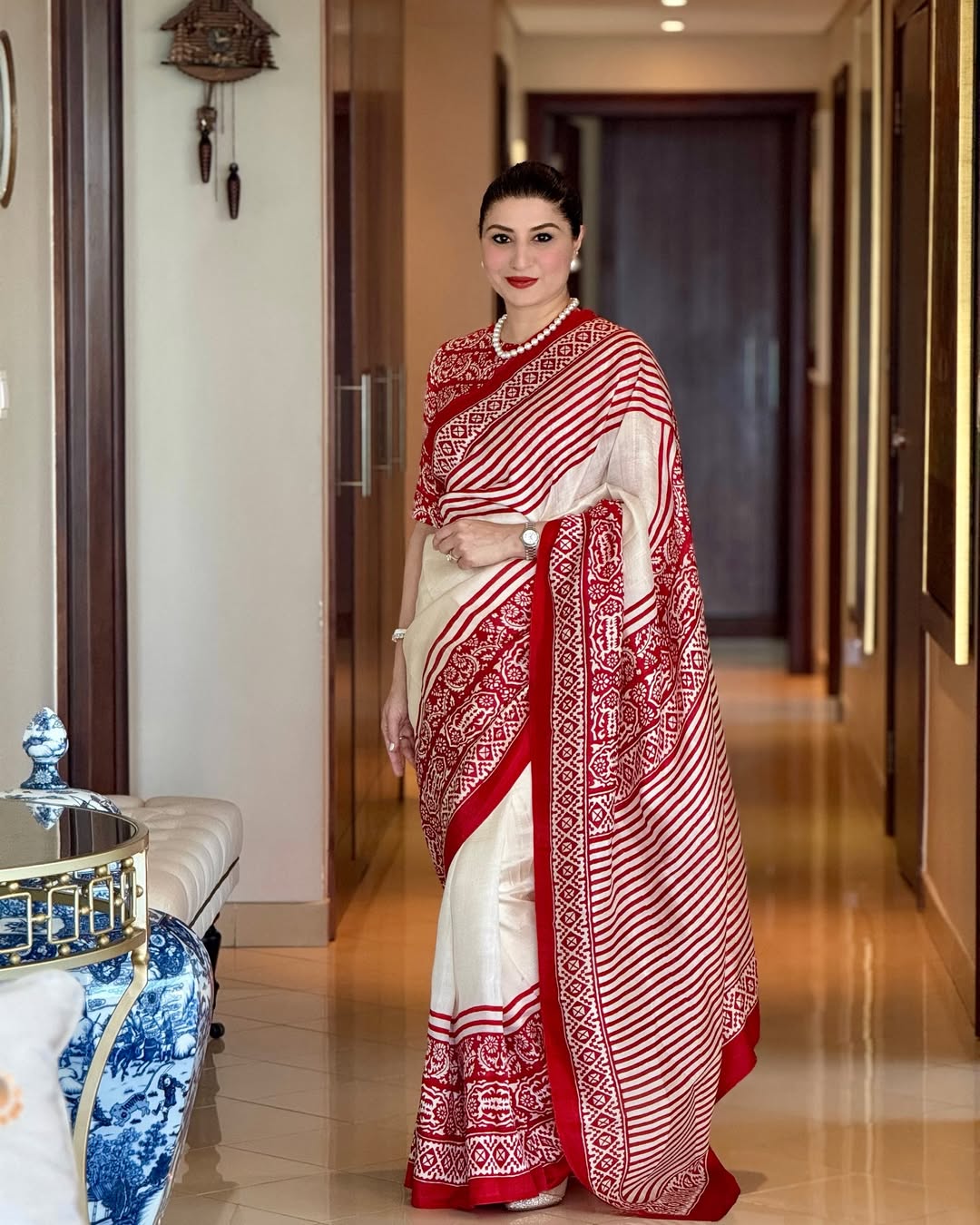 Luxury Off-White & Red Traditional Printed Saree with Heritage Border & Elegant Statement Pallu