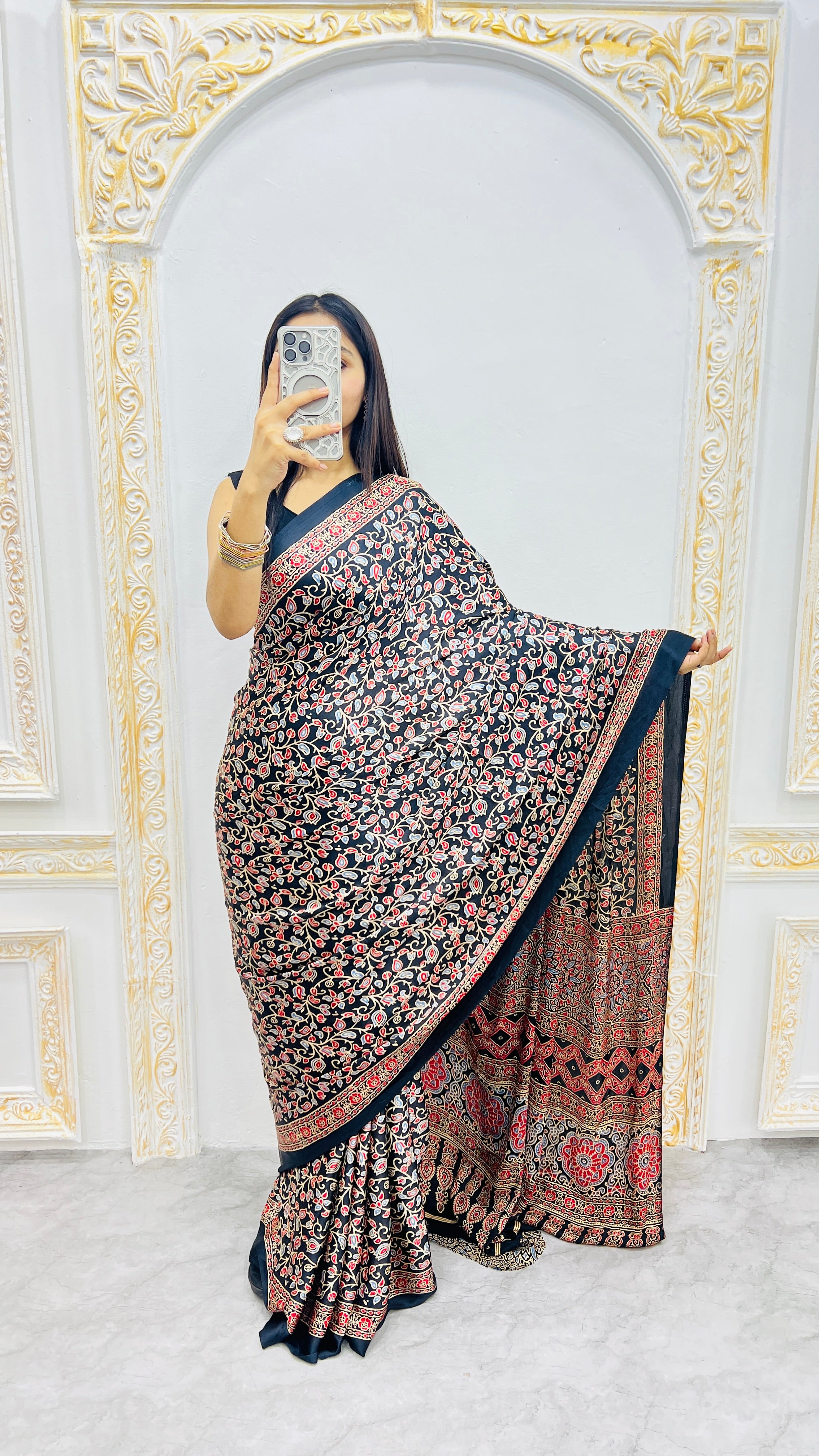 Luxury Black Printed Linen Saree with Intricate Floral Vine Design & Rich Traditional Pallu
