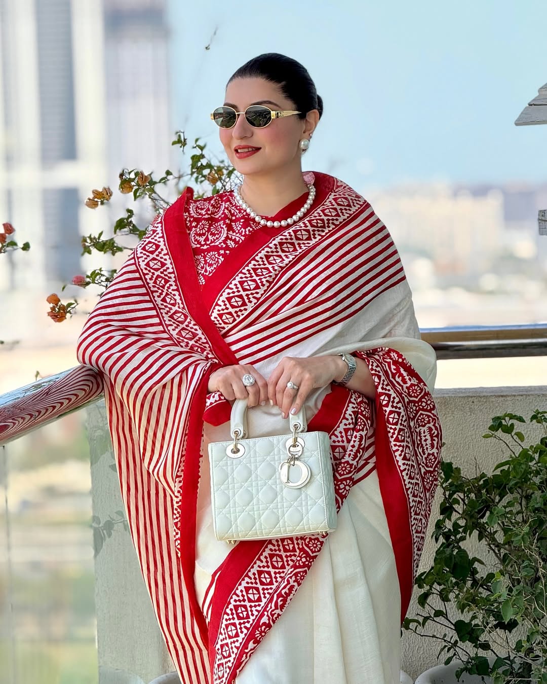 Luxury Off-White & Red Traditional Printed Saree with Heritage Border & Elegant Statement Pallu