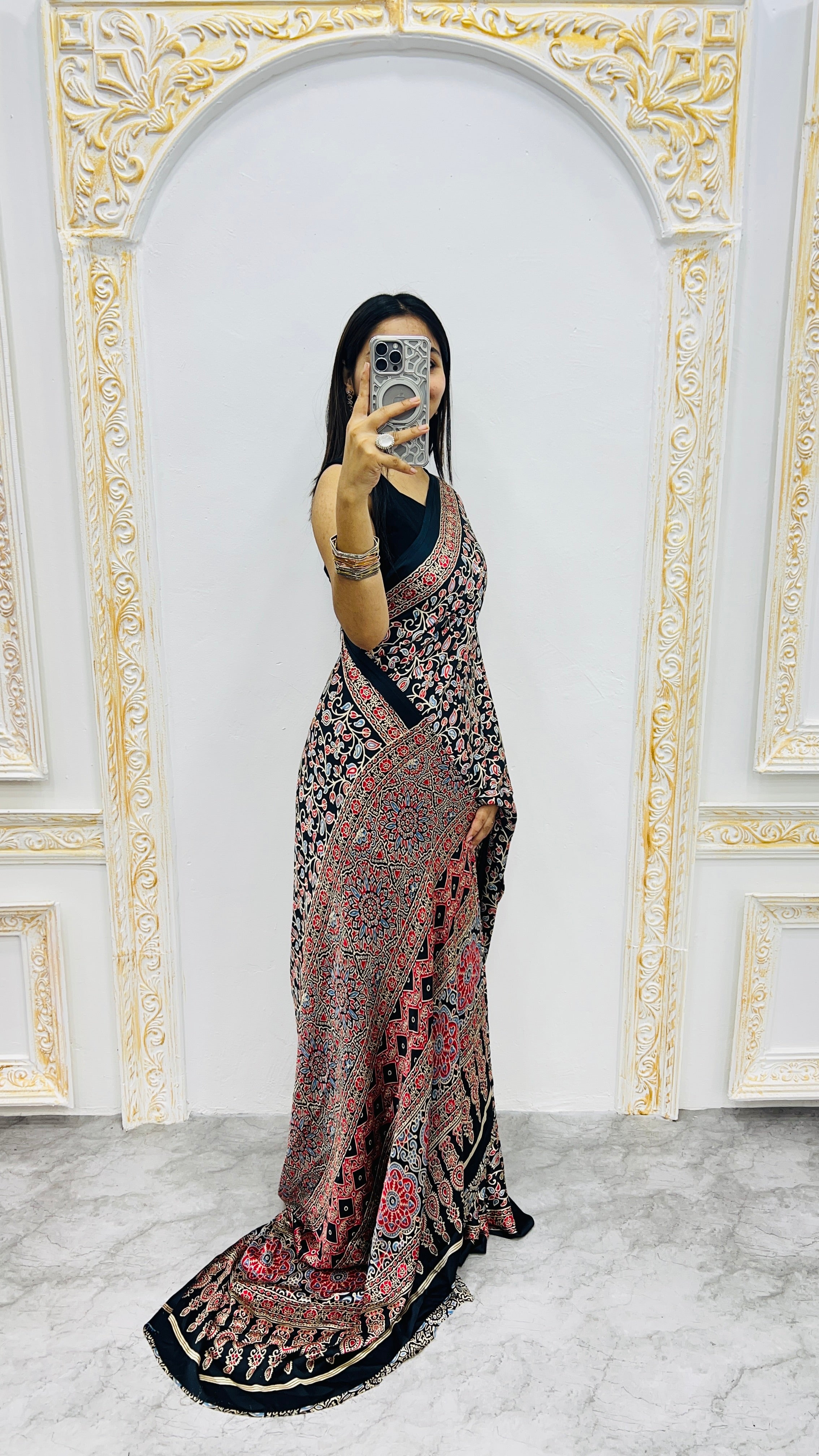 Luxury Black Printed Linen Saree with Intricate Floral Vine Design & Rich Traditional Pallu