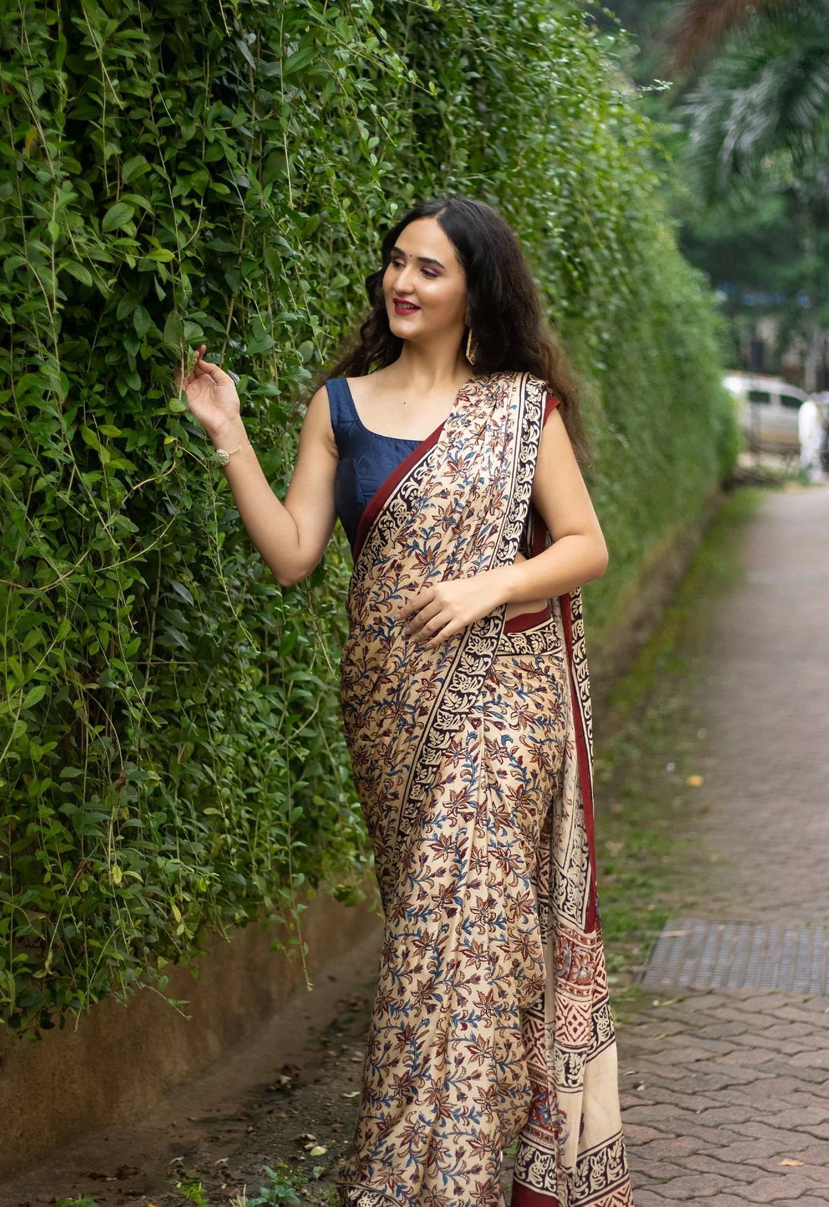 Vintage Ivory Kalamkari Style Silk Saree with Heritage Floral Narrative