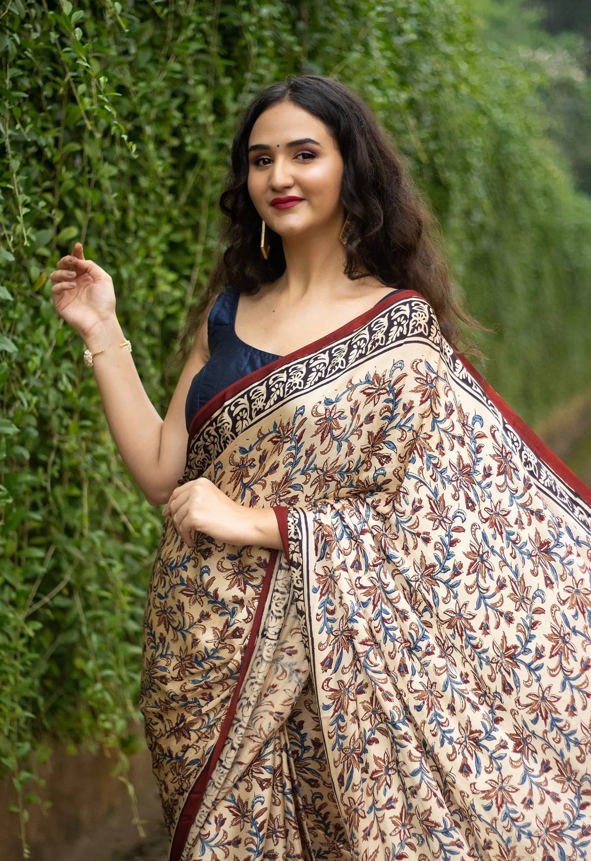 Vintage Ivory Kalamkari Style Silk Saree with Heritage Floral Narrative