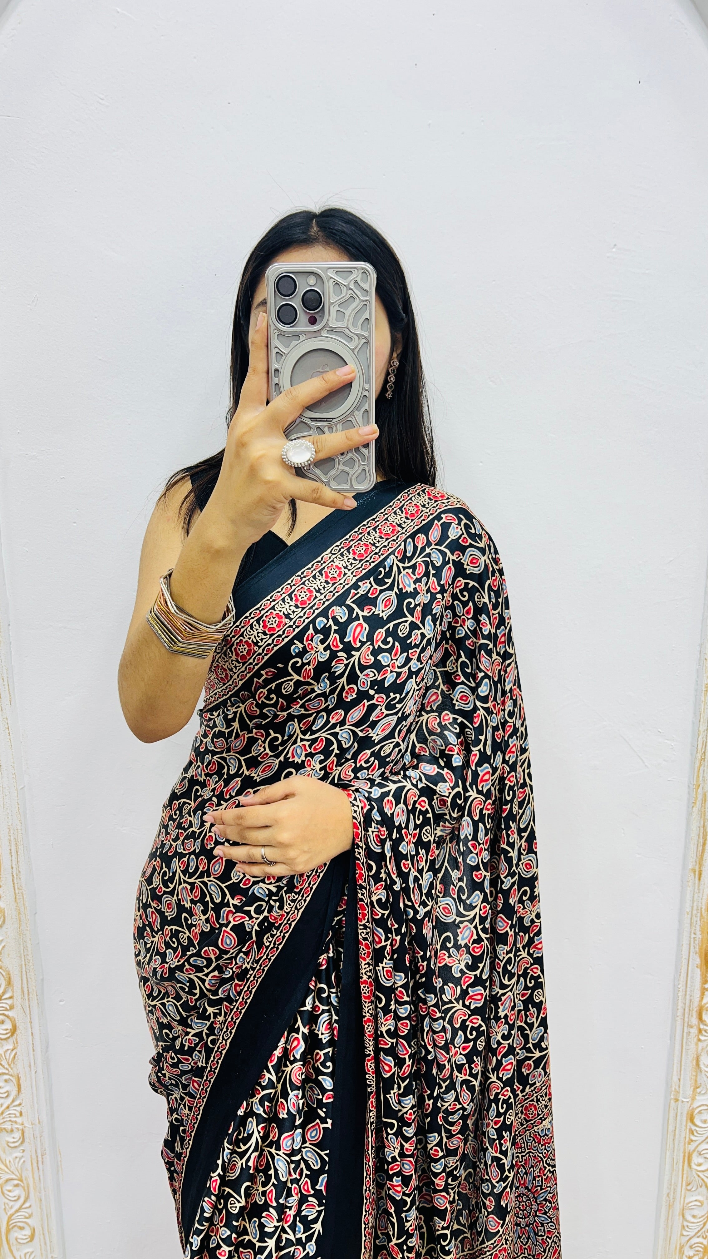 Luxury Black Printed Linen Saree with Intricate Floral Vine Design & Rich Traditional Pallu