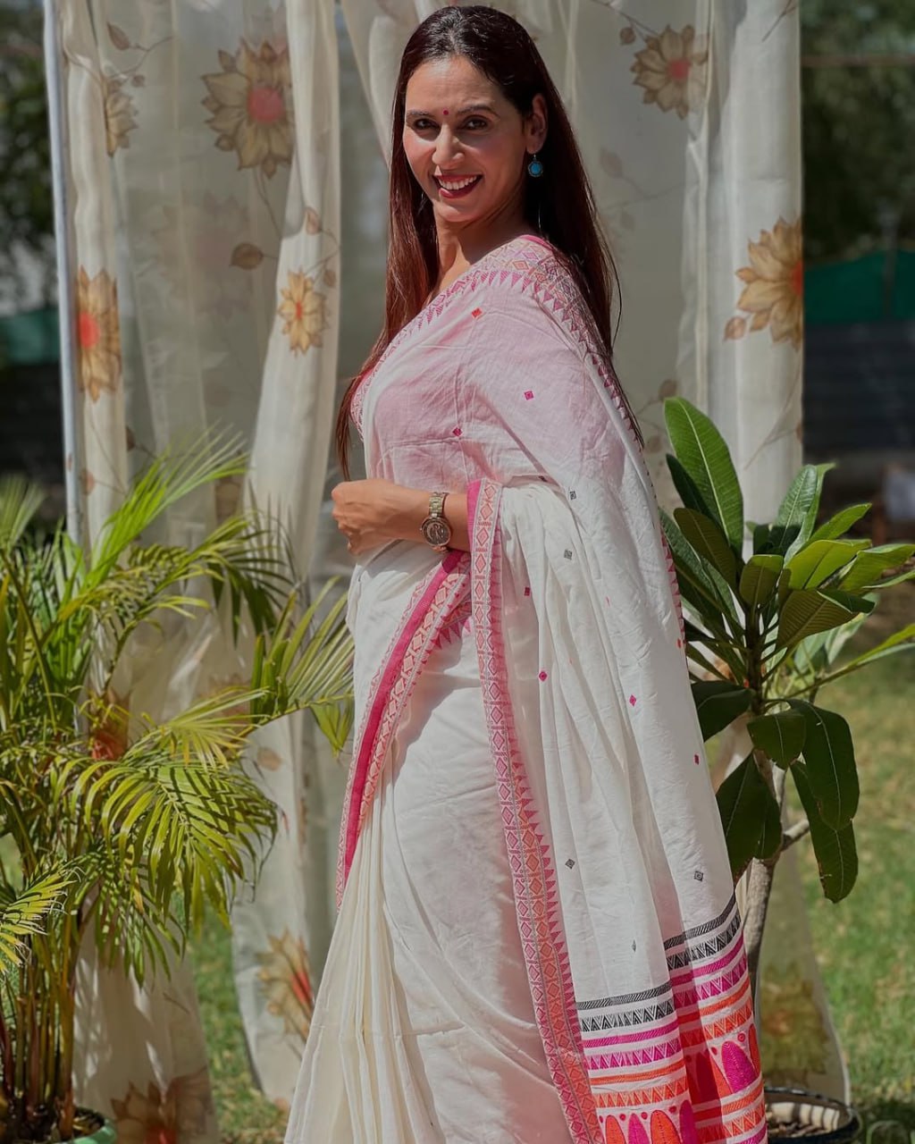 Luxury Ivory Linen Saree with Vibrant Multicolor Temple Border & Elegant Minimal Buttas