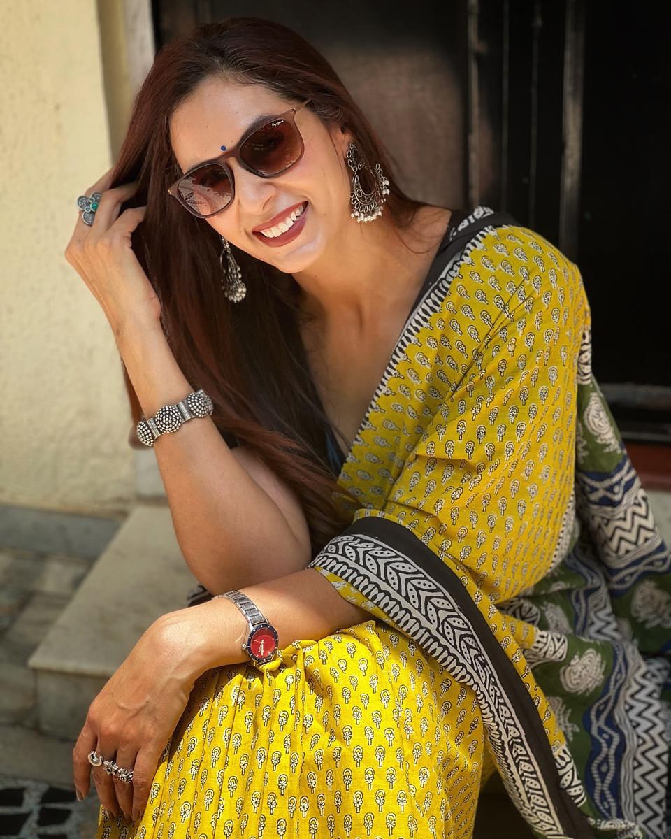 Luxury Mustard Yellow Linen Saree with Heritage Printed Pallu & Classic Black Border