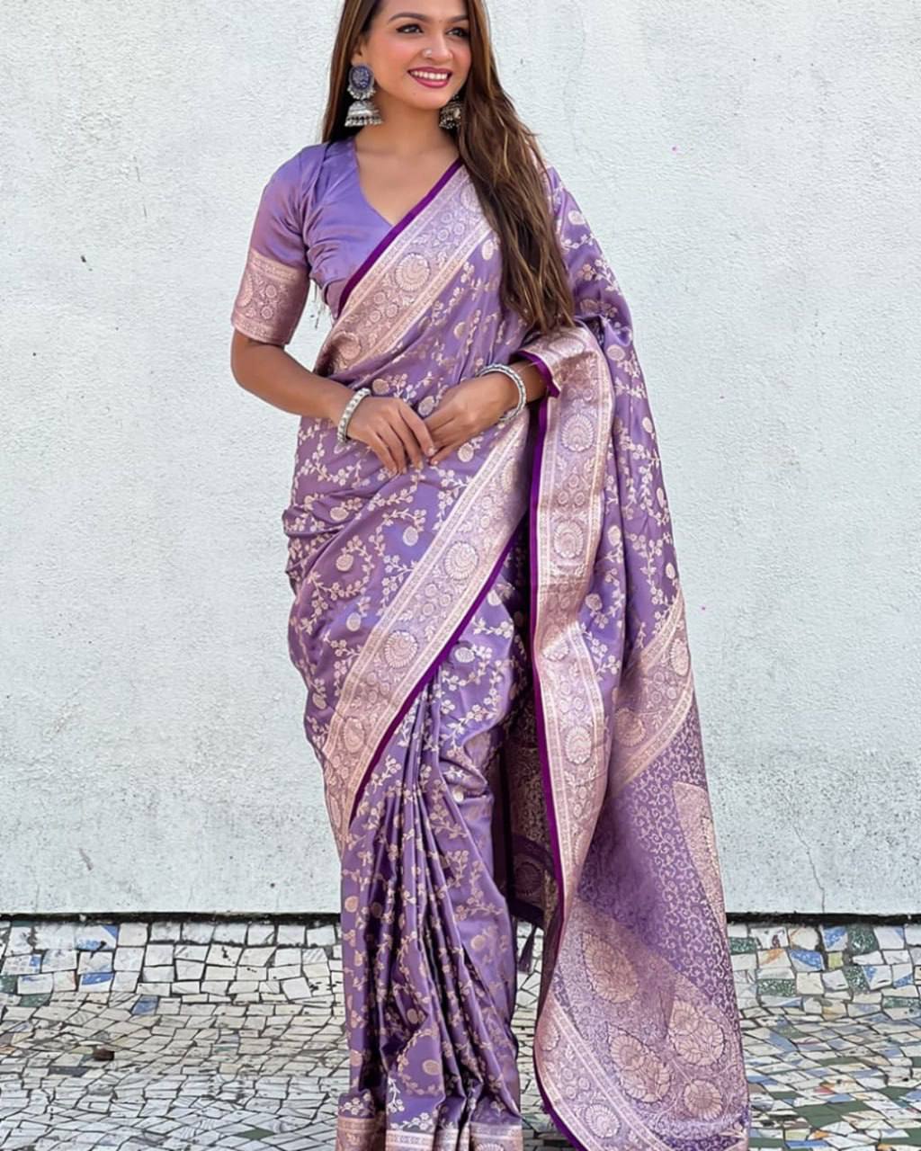 Elegant Lavender Banarasi Silk Saree with Silver Zari Floral Weaving & Rich Border