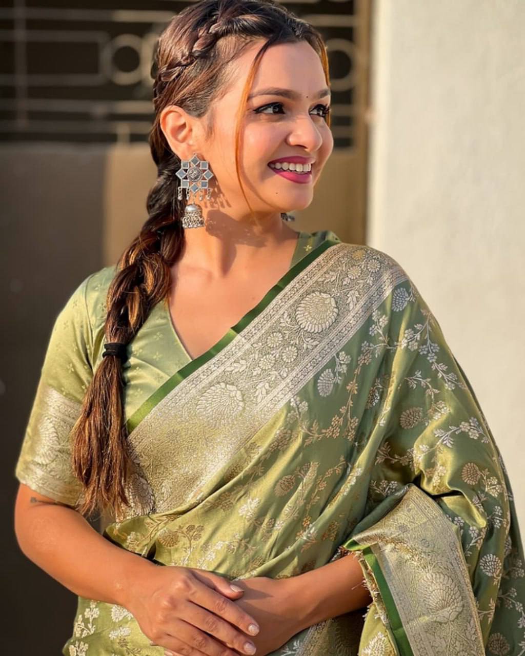 Luxury Olive Green Banarasi Silk Saree with Rich Gold Zari Floral Weaving & Grand Pallu