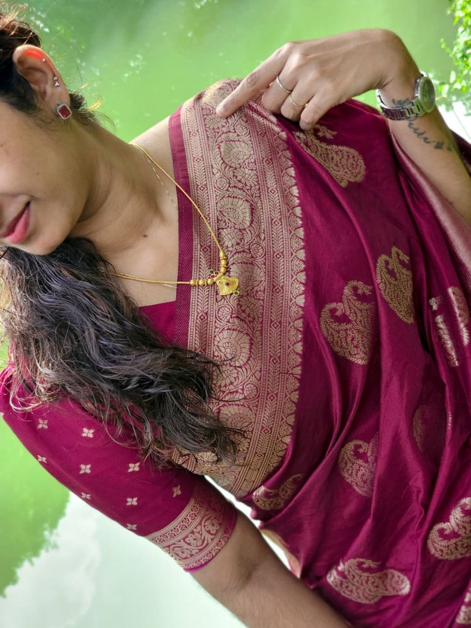 Elegant Magenta Silk Saree with Gold Zari Paisley Motifs